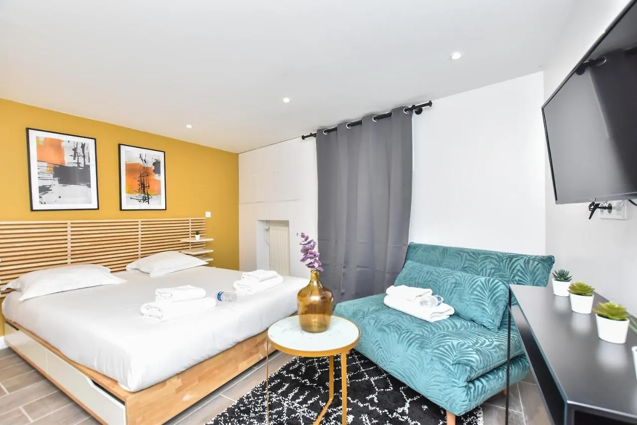 Apartment Cmg Menilmontant / Saint Fargeau Paris